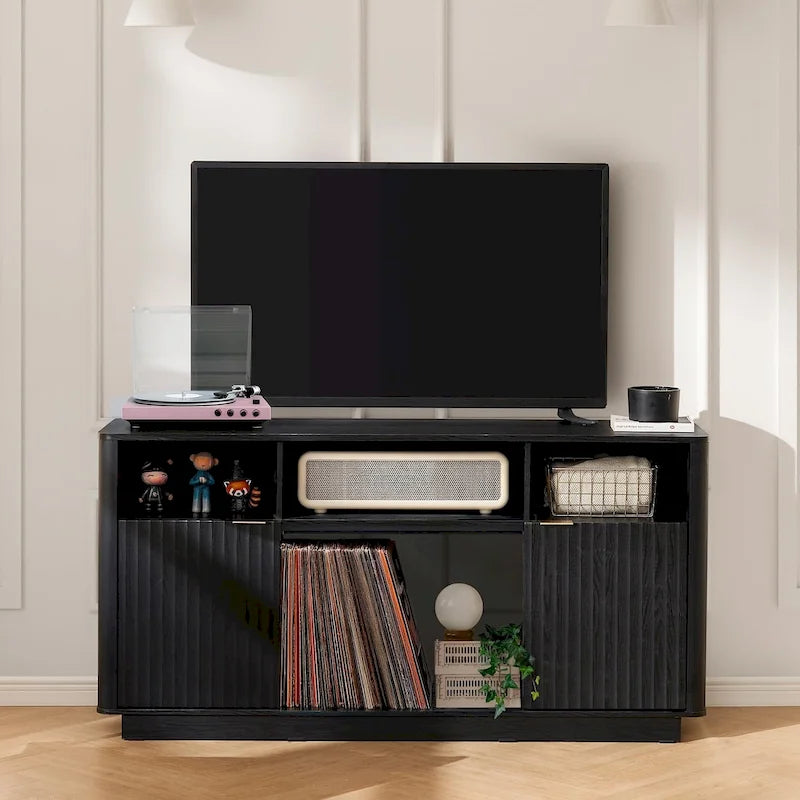 Mueble de TV con chimenea eléctrica y paneles acanalados blancos y negros, 59 pulgadas, 1 persona