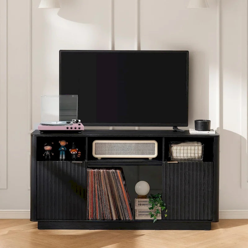 Mueble de TV con chimenea eléctrica y paneles acanalados blancos y negros, 59 pulgadas, 1 persona