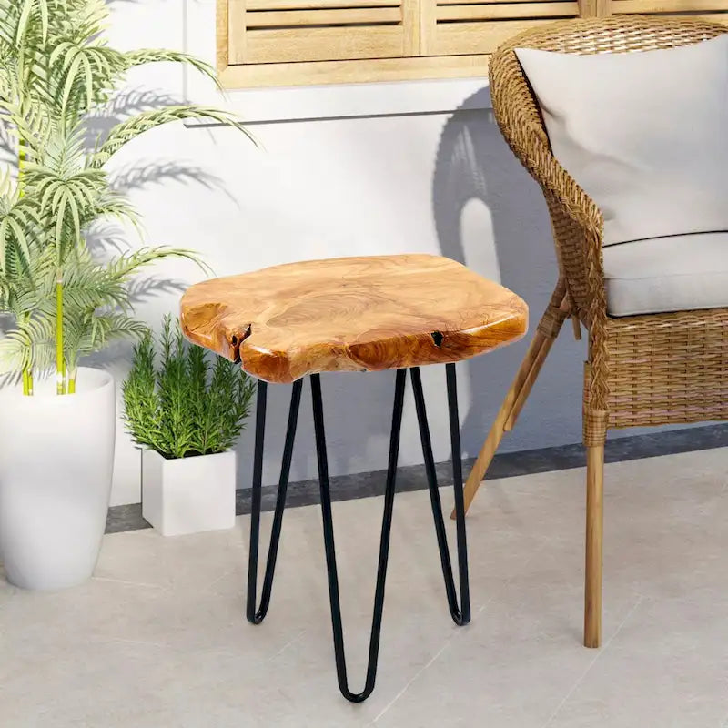 Mesa auxiliar de madera natural con patas de horquilla negras
