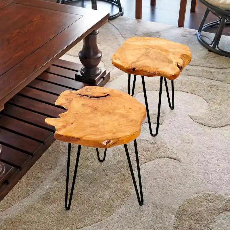 Mesa auxiliar de madera natural con patas de horquilla negras