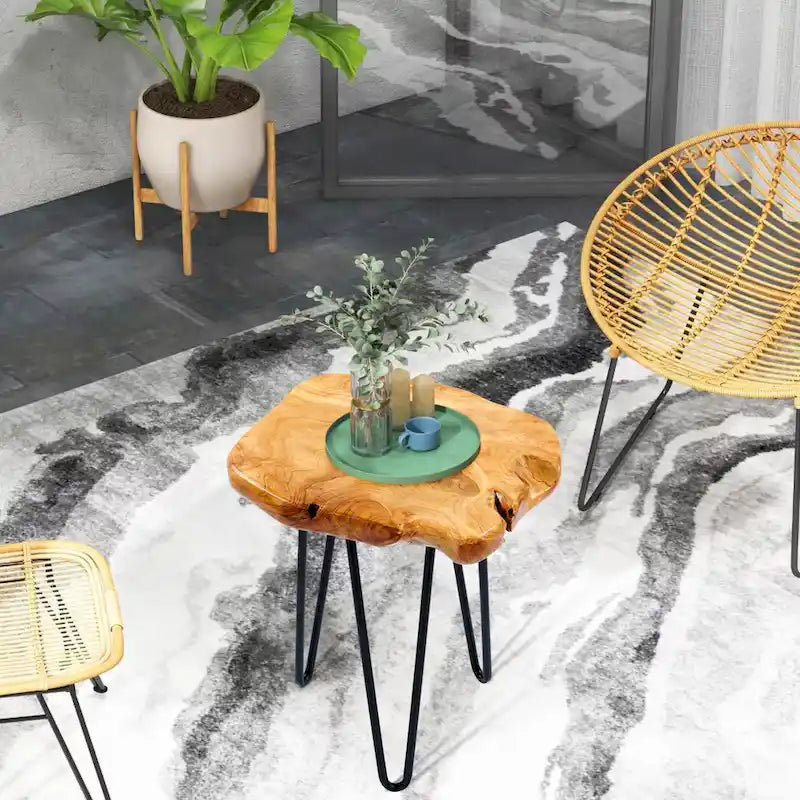 Mesa auxiliar de madera natural con patas de horquilla negras