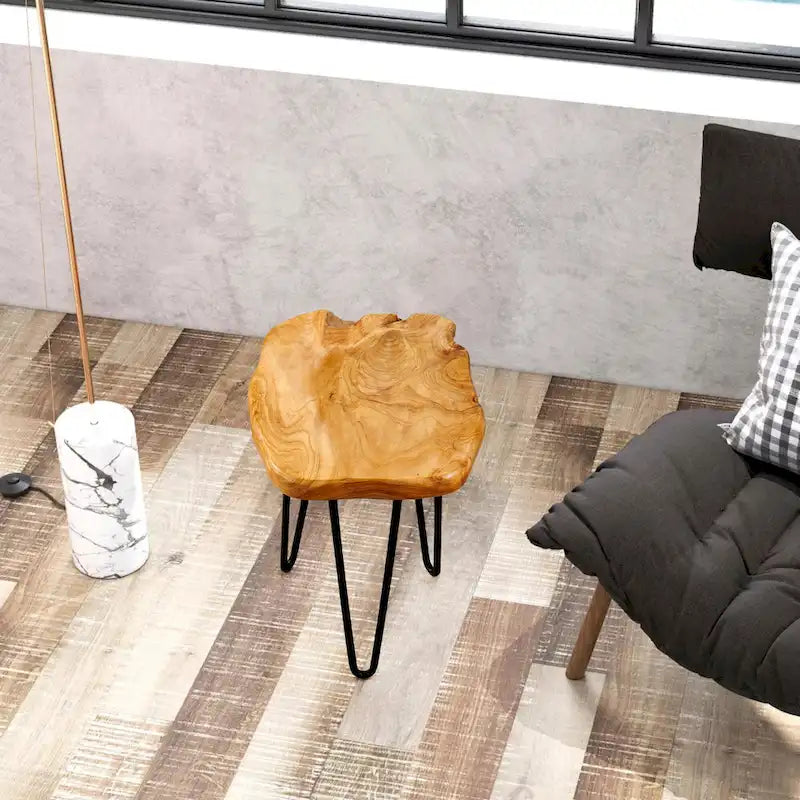 Mesa auxiliar de madera natural con patas de horquilla negras