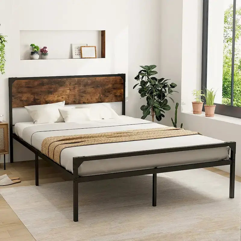 Cama de plataforma rústica marrón y negra con cabecera y piecera, tamaño Full/Queen