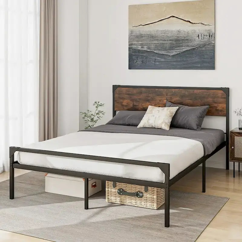 Cama de plataforma rústica marrón y negra con cabecera y piecera, tamaño Full/Queen
