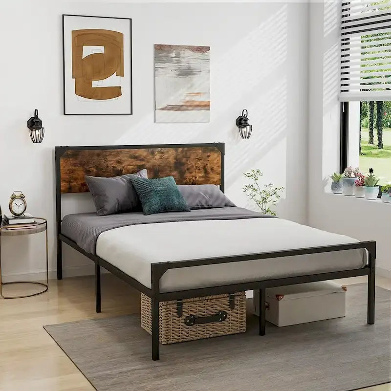 Cama de plataforma rústica marrón y negra con cabecera y piecera, tamaño Full/Queen