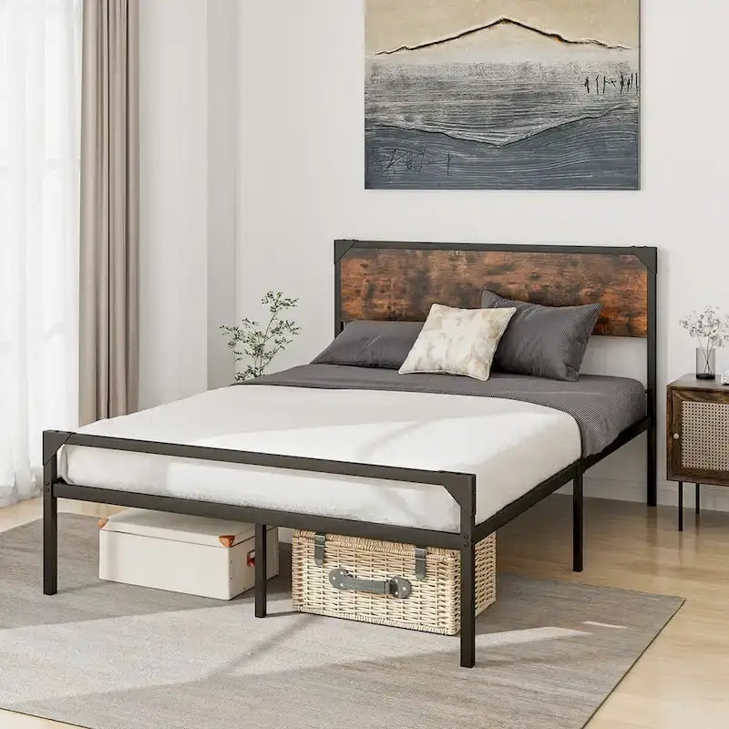 Cama de plataforma rústica marrón y negra con cabecera y piecera, tamaño Full/Queen